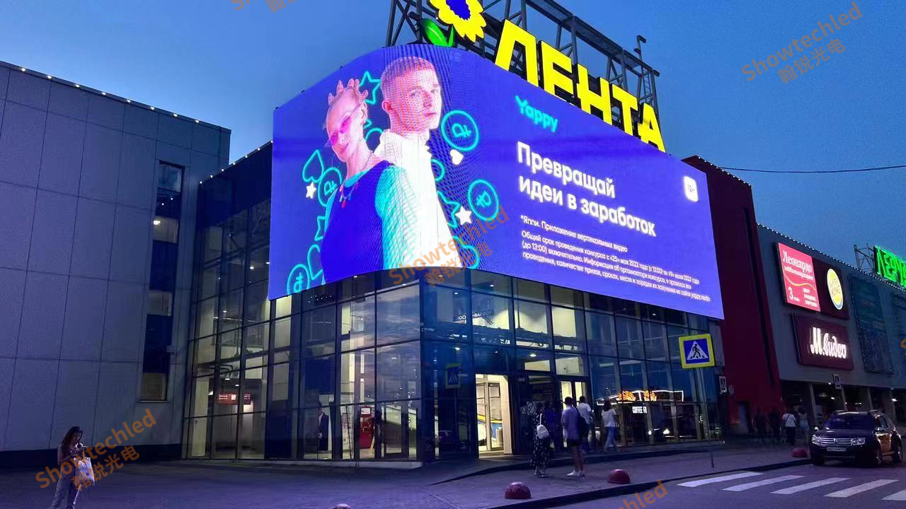 俄罗斯安装268米见方户外网眼LED屏幕成功案例
